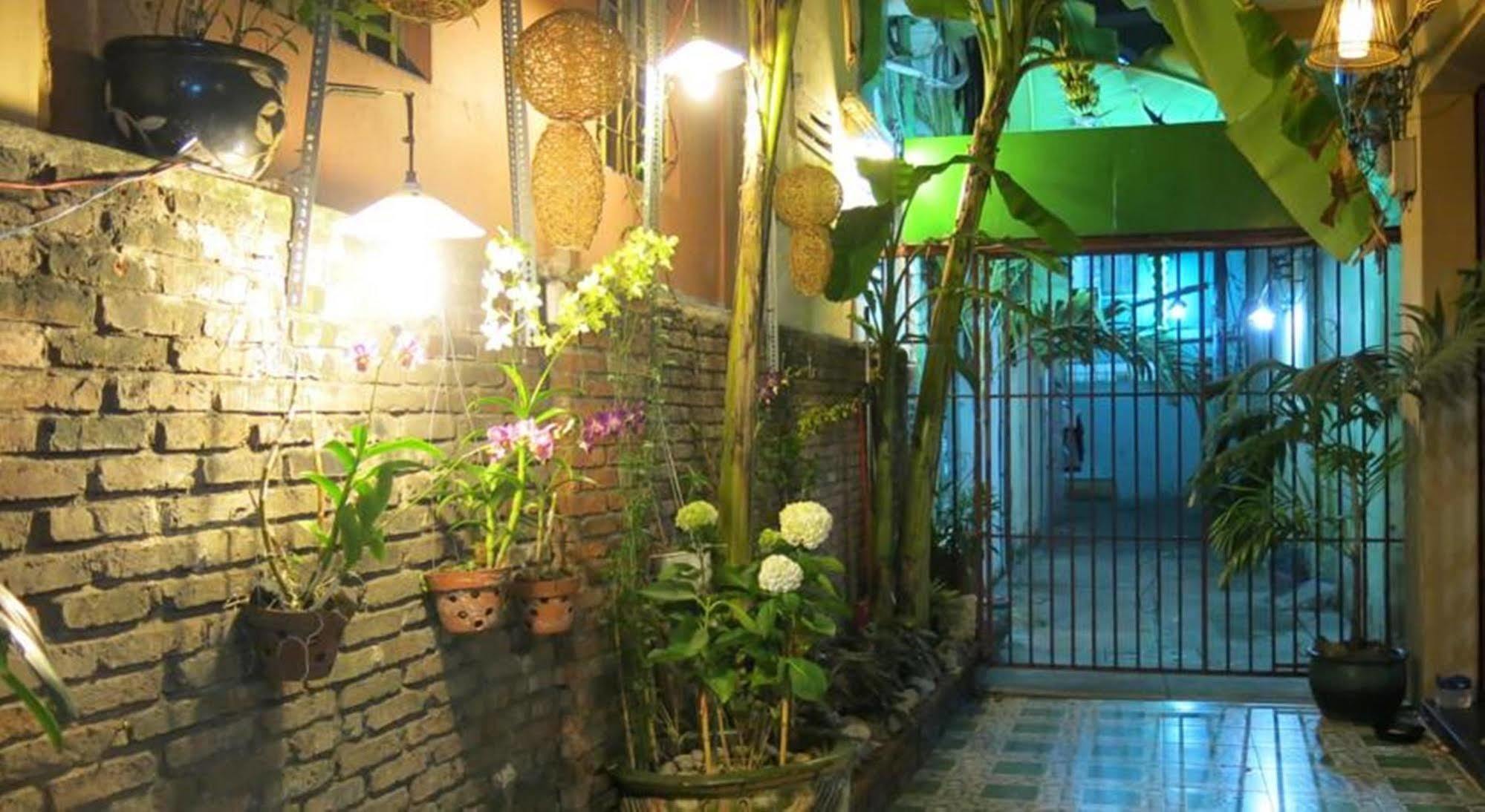 Banana Leaf Hotel Хошимин Екстериор снимка